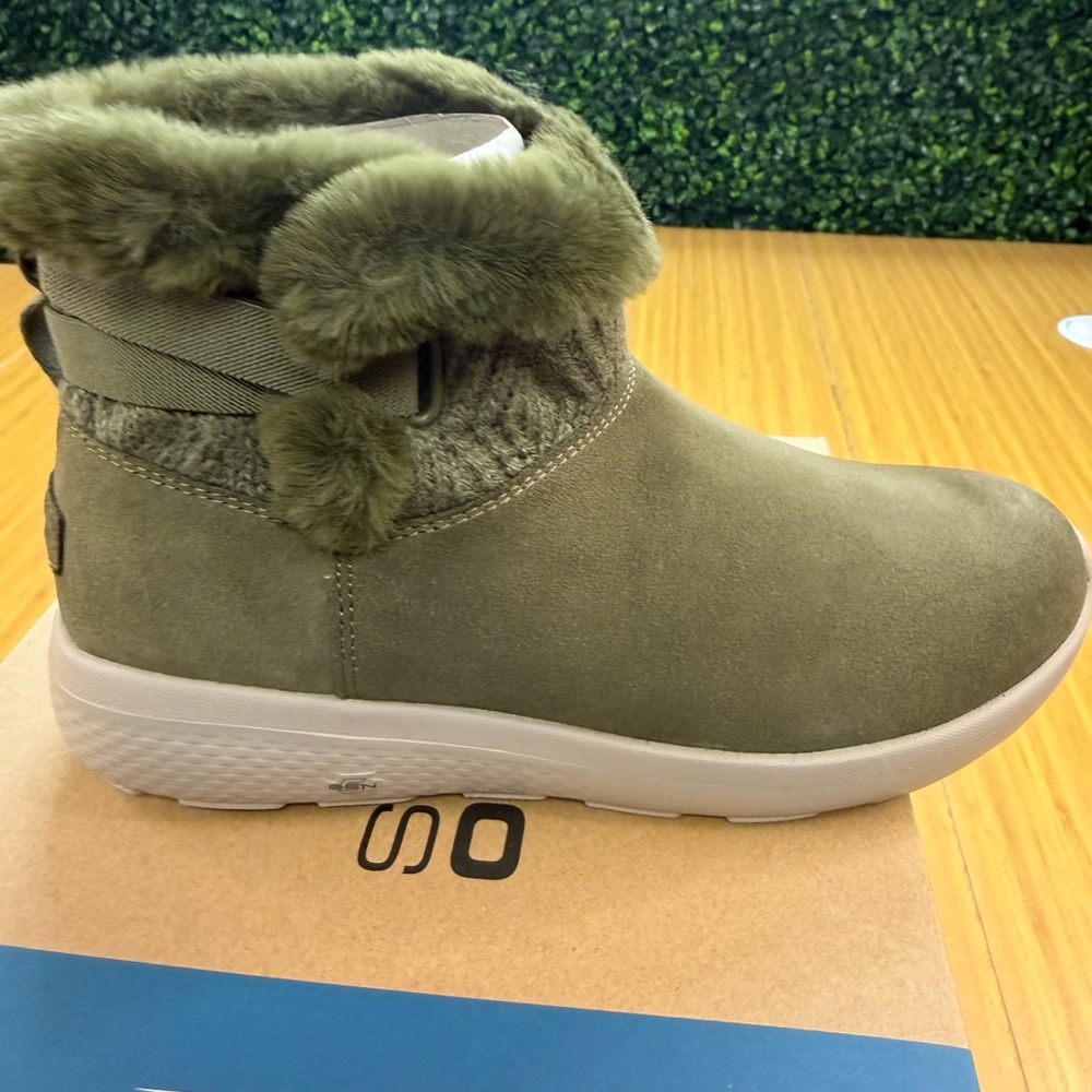 Skechers On The Go City 2 Cozy Vibe Boots Green Olive Women's Size 7.5 US - Picture 3 of 8